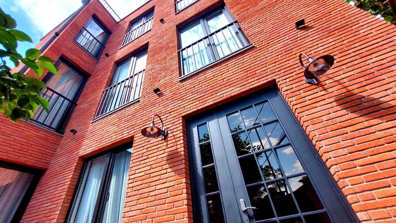 טביליסי Falcon Boutique Hotel מראה חיצוני תמונה
